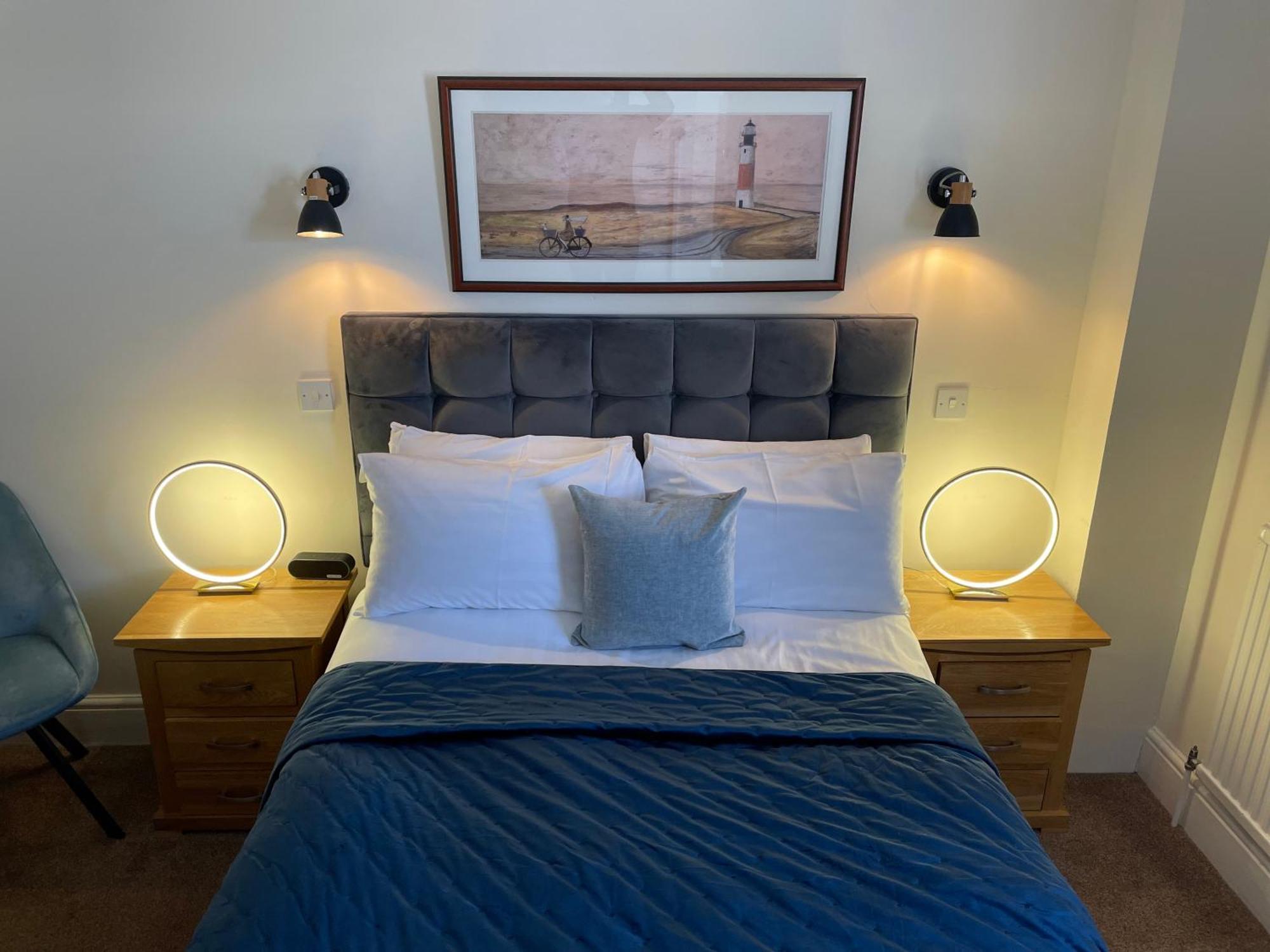 The Red Lion Hotel Cromer Exterior foto A bedroom at The Old Post Office